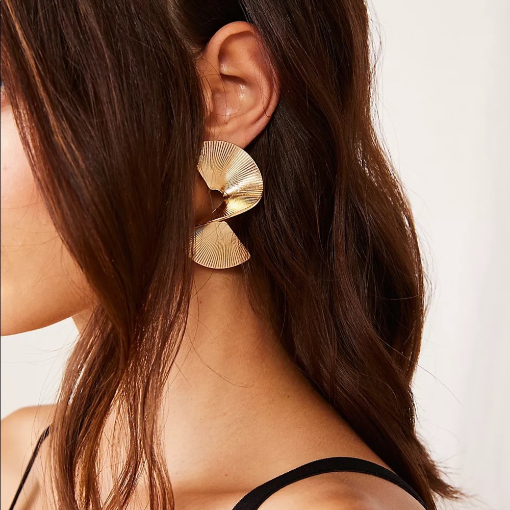 Gold Plated | Sculptural Twist Earrings D31